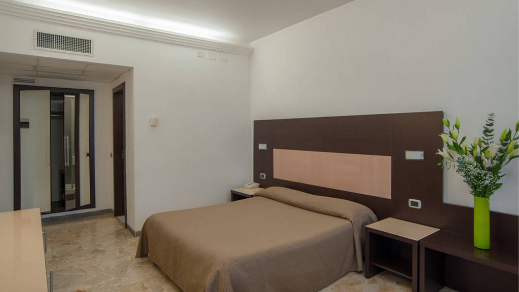 Hotel-Boomerang-Roma-habitacion-double-standard-2
